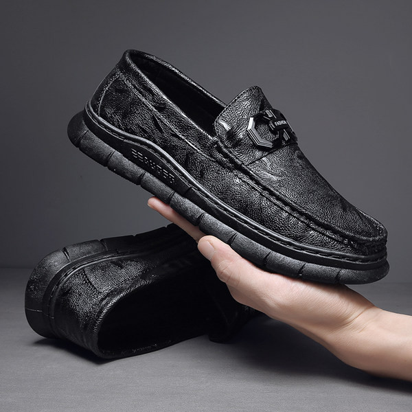 Ανδρικά μοκασίνια από έκο δέρμα σε μαύρο χρώμα με μεταλλική αγκράφα