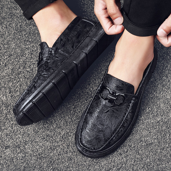 Ανδρικά μοκασίνια από έκο δέρμα σε μαύρο χρώμα με μεταλλική αγκράφα