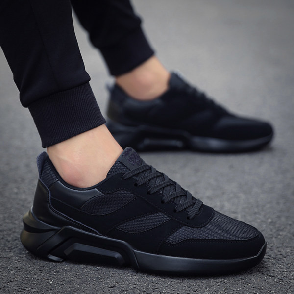 Tenisi moderni pentru bărbați cu șireturi