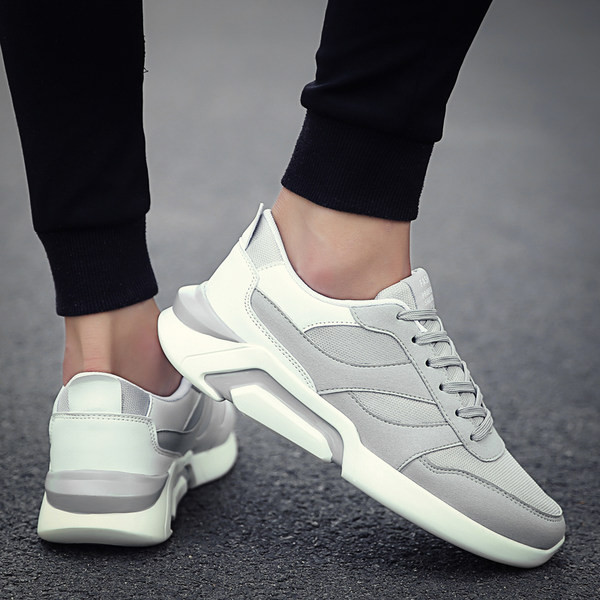 Tenisi moderni pentru bărbați cu șireturi