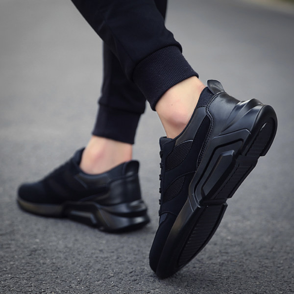 Tenisi moderni pentru bărbați cu șireturi