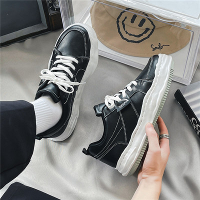 Casual αθλητικά παπούτσια με επίπεδη σόλα από οικολογικό δέρμα