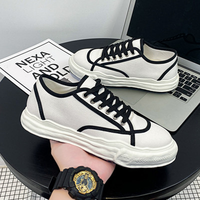 Ανδρικά αθλητικά παπούτσια με επίπεδη σόλα - κατασκευασμένα από ύφασμα