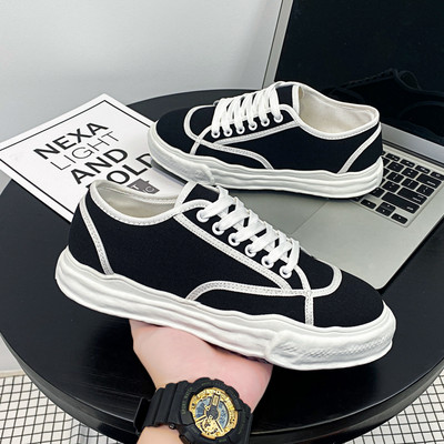 Ανδρικά αθλητικά παπούτσια με επίπεδη σόλα - κατασκευασμένα από ύφασμα