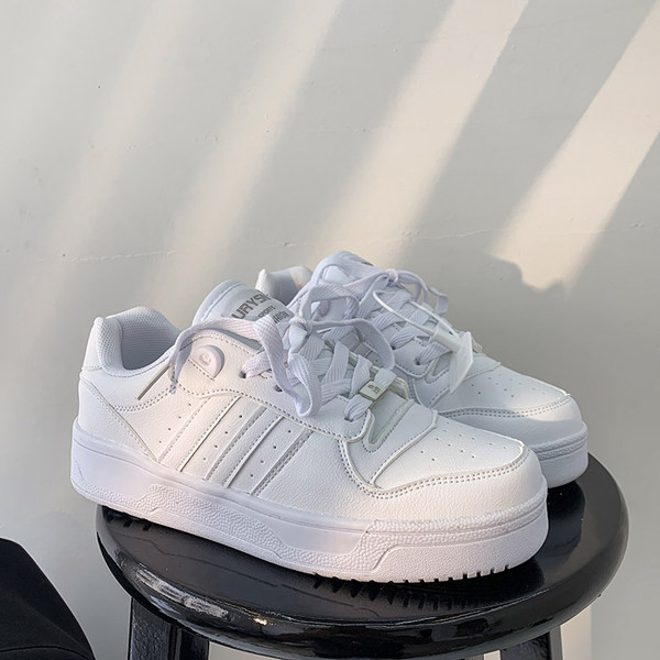 Model nou de adidasi dama cu cravate in trei culori