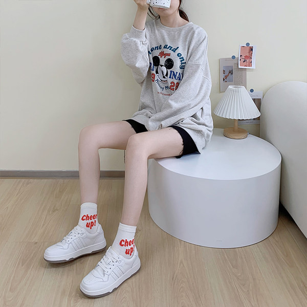 Γυναικεία αθλητικά παπούτσια με επίπεδη σόλα και κορδόνια σε δύο χρώματα