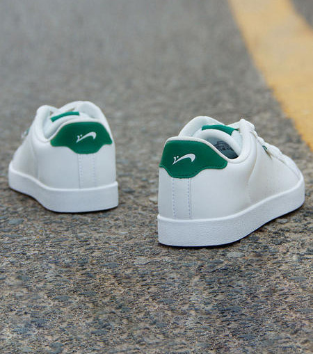 Adidași de damă cu talpă plată și șireturi în alb