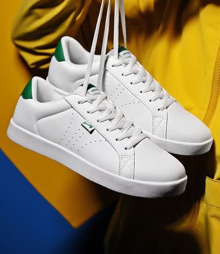 Adidași de damă cu talpă plată și șireturi în alb