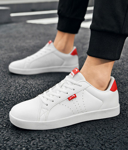 Adidași de damă cu talpă plată și șireturi în alb