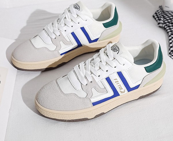 Model nou de adidasi de dama cu talpa plate si sireturi