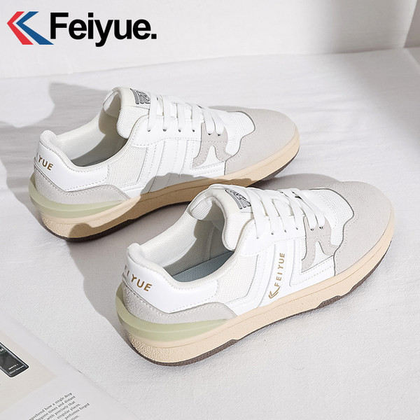 Model nou de adidasi de dama cu talpa plate si sireturi