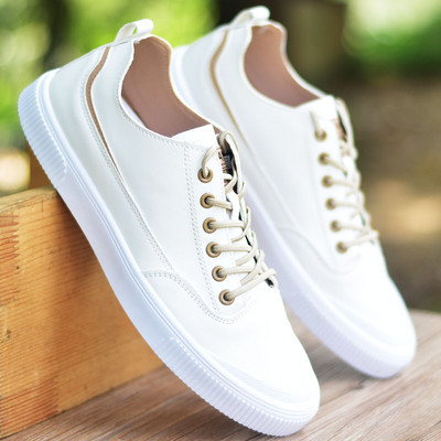 Νέο μοντέλο ανδρικά έκο δερμάτινα sneakers με κορδόνια σε λευκό και μαύρο χρώμα