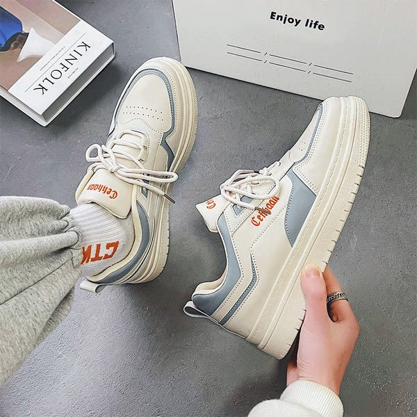 Model nou de adidasi barbati cu talpa inalta in doua culori