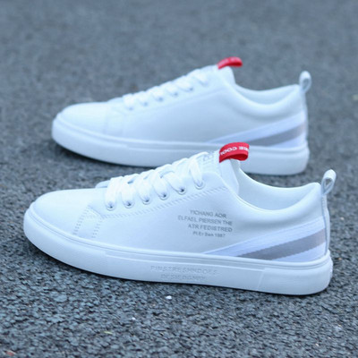 Model nou de adidași pentru bărbați cu talpă plată - din piele ecologică