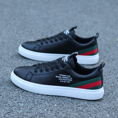 Model nou de adidași pentru bărbați cu talpă plată - din piele ecologică