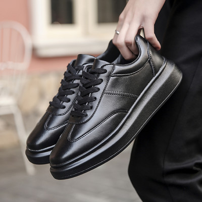 Adidași unisex din piele artificială cu talpă pulverizată