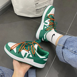 Model nou de adidasi barbatesti cu talpa plate si cravate colorate