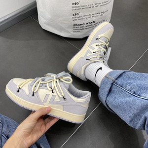 Model nou de adidasi barbatesti cu talpa plate si cravate colorate