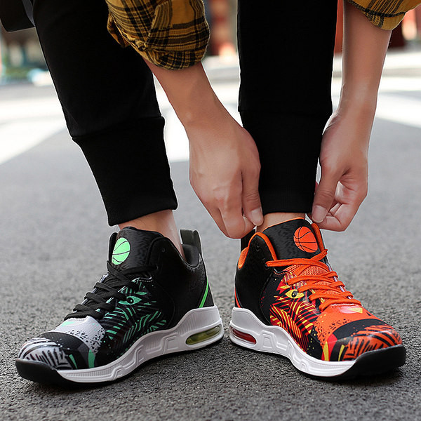 Model nou de adidași pentru bărbați cu aplicare de culoare