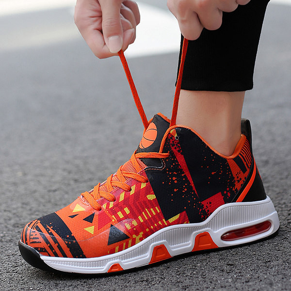 Model nou de adidași pentru bărbați cu aplicare de culoare