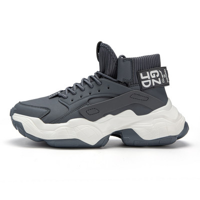 Botine de toamna-iarna cu inalte si un grup de talpi