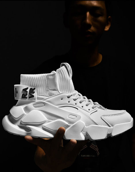 Botine de toamna-iarna cu inalte si un grup de talpi