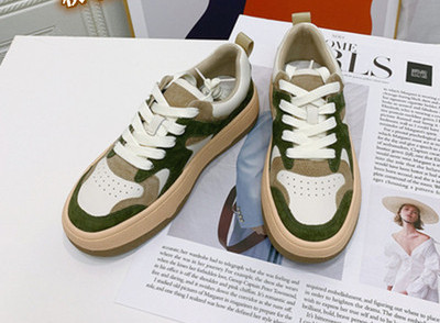 Γυναικεία sneakers από τεχνητό σουέτ με επίπεδη σόλα