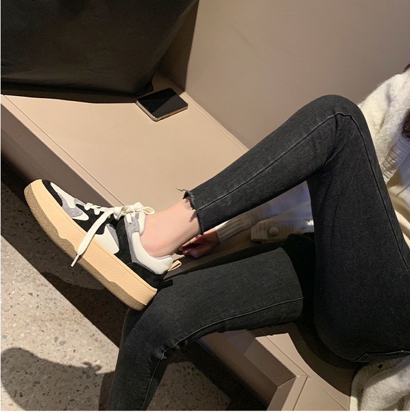 Γυναικεία sneakers από τεχνητό σουέτ με επίπεδη σόλα