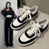 Γυναικεία sneakers με κορδόνια σε μαύρο χρώμα και επίπεδη σόλα