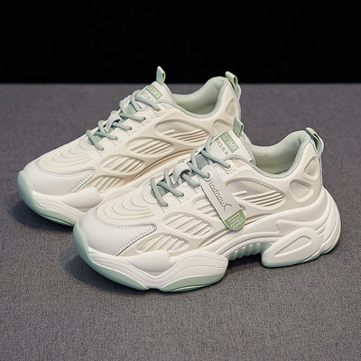 Γυναικεία casual sneakers σε λευκό χρώμα - τραχιά σόλα και κορδόνια