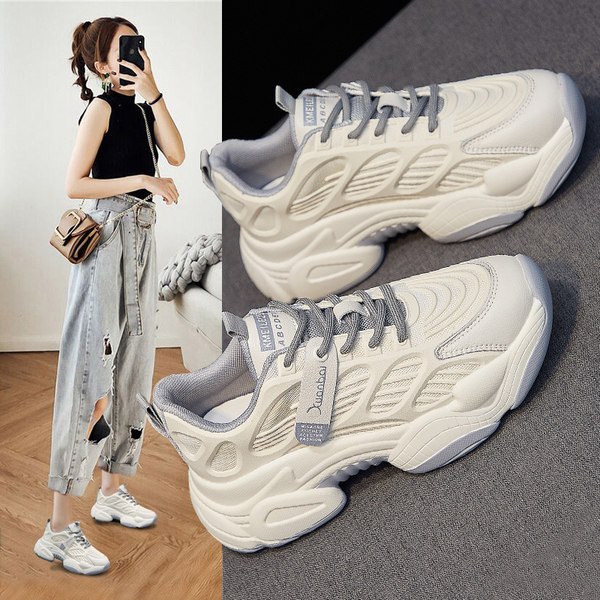 Γυναικεία casual sneakers σε λευκό χρώμα - τραχιά σόλα και κορδόνια