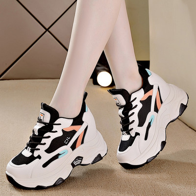 Ženske aktualne tenisice s ravnim potplatom u dva modela