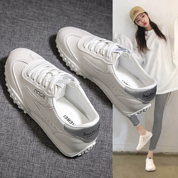 Γυναικεία αθλητικά  παπούτσια με ίσια σόλα σε δύο χρώματα