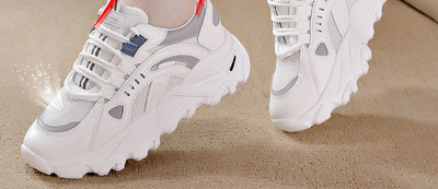 Tenisi de dama de actualitate cu talpa aspra in doua modele