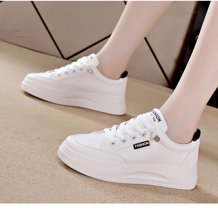 Γυναικεία μοντέρνα sneakers σε δύο μοντέλα και επίπεδη σόλα