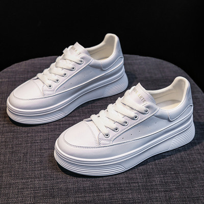 Tenisi de dama actuali cu talpa plata in trei modele