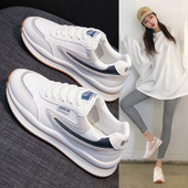 Adidași de damă cu inscripție și talpă plată