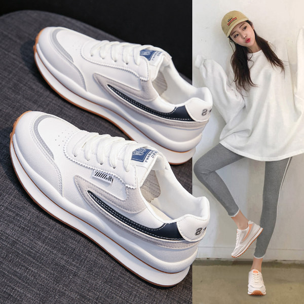 Adidași de damă cu inscripție și talpă plată