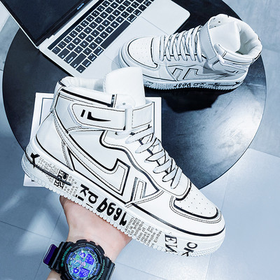 Adidași bărbați model înalt cu aplicație