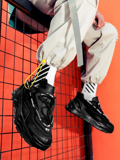 Tenisi moderni pentru bărbați cu talpă groasă - mai multe culori