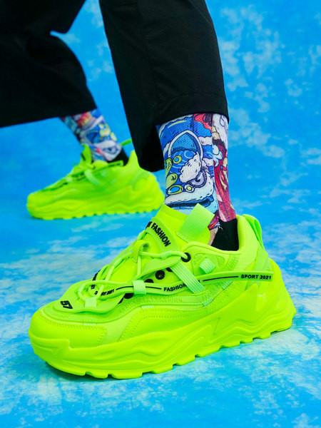 Tenisi moderni pentru bărbați cu talpă groasă - mai multe culori