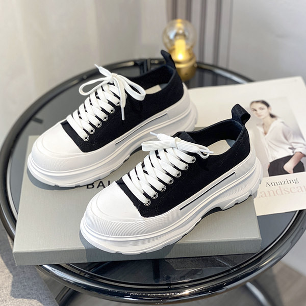 Γυναικεία αθλητικά παπούτσια με κορδόνια σε τρία μοντέλα