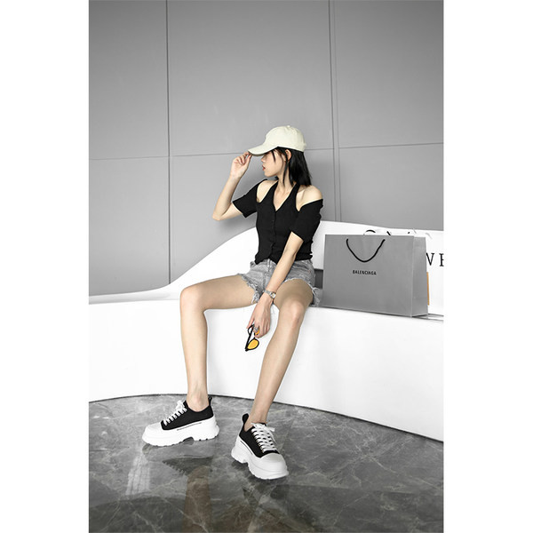 Γυναικεία αθλητικά παπούτσια με κορδόνια σε τρία μοντέλα