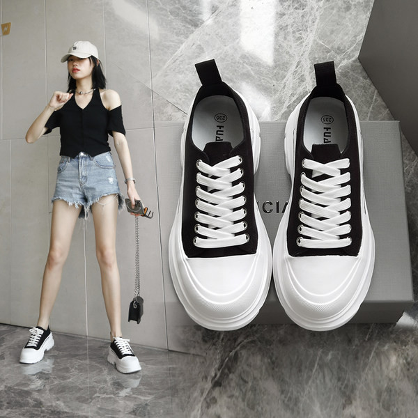 Γυναικεία αθλητικά παπούτσια με κορδόνια σε τρία μοντέλα