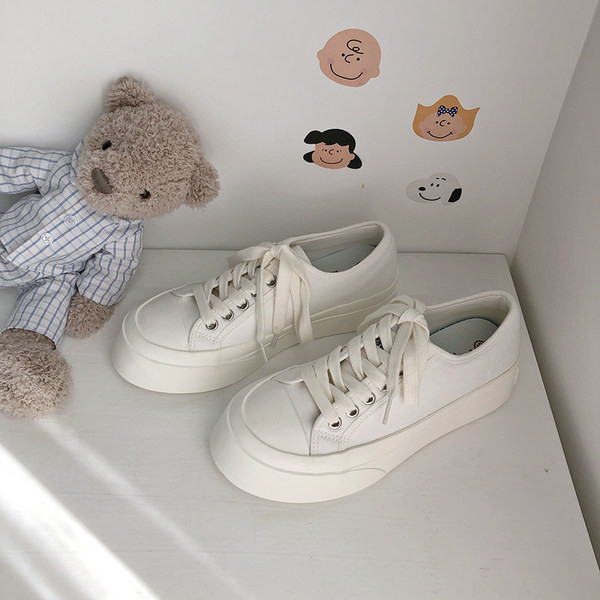 Tenisi dama din piele ecologica in doua modele cu sireturi