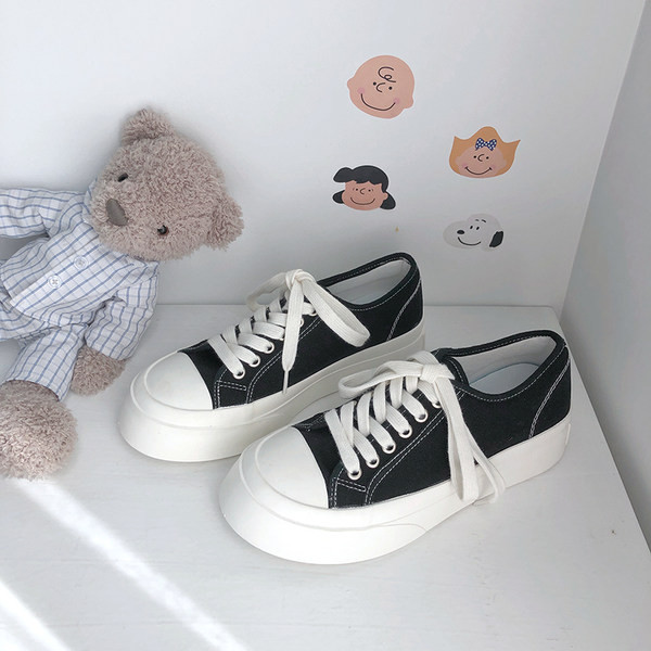 Tenisi dama din piele ecologica in doua modele cu sireturi