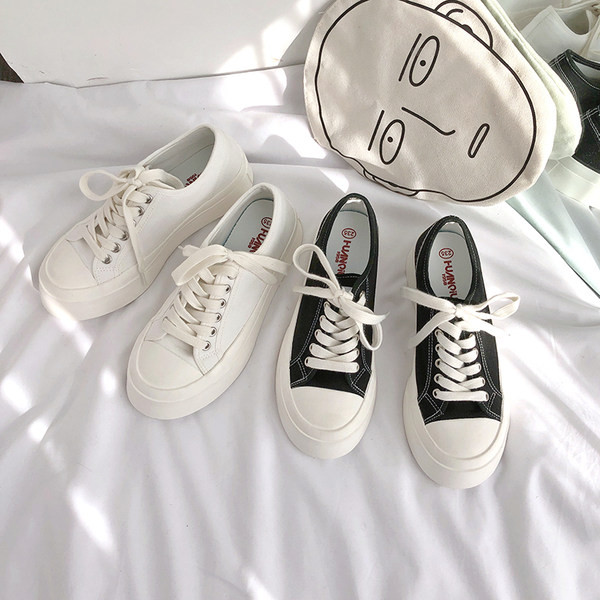 Tenisi dama din piele ecologica in doua modele cu sireturi