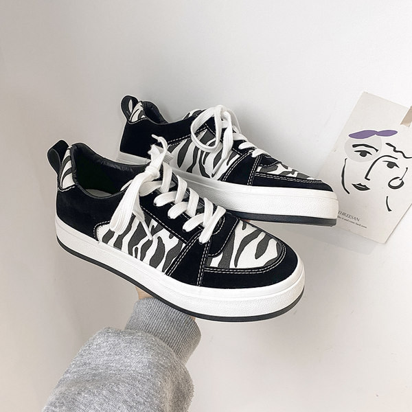 Adidasi eleganti de dama cu imprimeu animal in negru