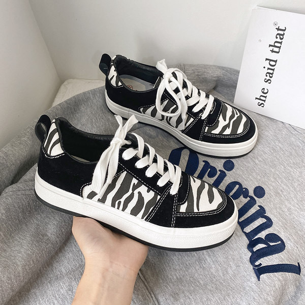 Adidasi eleganti de dama cu imprimeu animal in negru