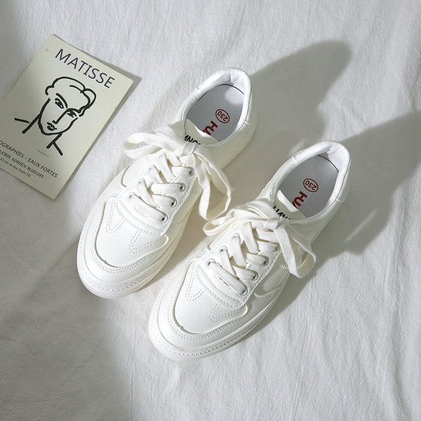 Γυναικεία sneakers κλασικό μοντέλο σε δύο χρώματα